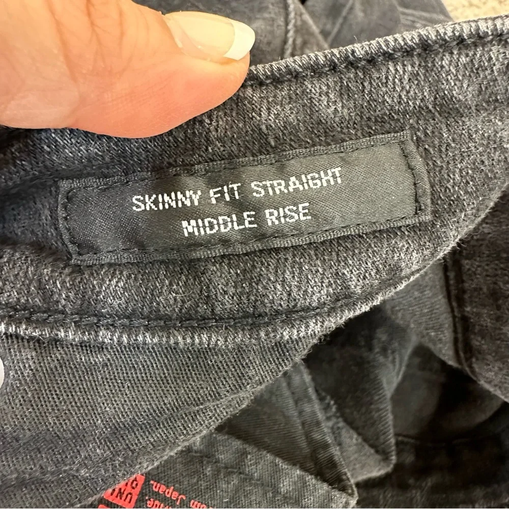Uniqlo Black Skinny Fit Straight Mid Rise Jeans